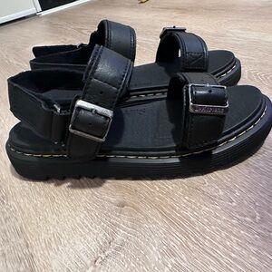 Kids size 5 Dr Martins sandals